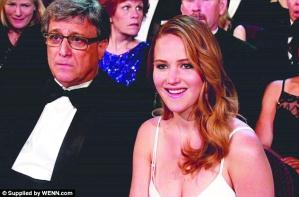 奥斯卡恶俗开场曲咪咪歌，奥斯卡主持人大唱咪咪歌黑遍拍过裸戏好莱坞女明星