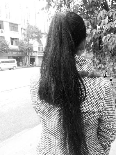 女子看元宵灯展被人偷剪长发，70厘米头发少了大半截(图)