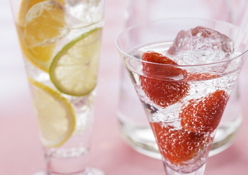 苏打水治疗胃食管反流-胃食管反流的原因