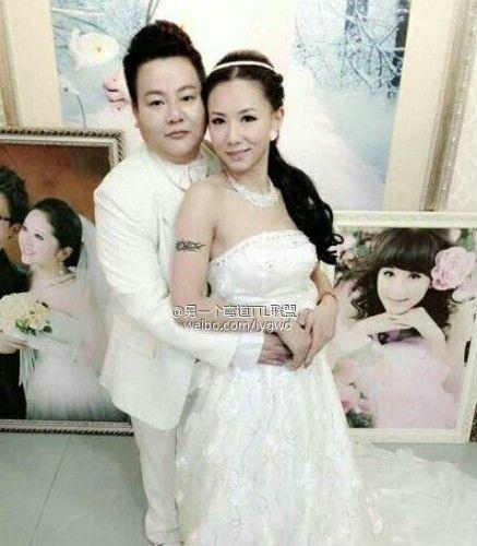 深圳首对女同性恋结婚公开摆婚宴，甜蜜生活照曝光，家长称多个女儿是幸福