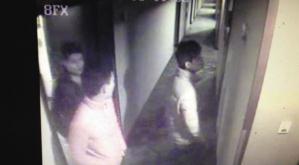 绝症男子约女网友开房被骗，被偷包裸身出房追回，夺下对方凶器打跑4人