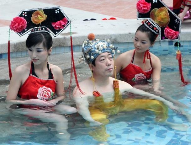 河南一温泉会所开业,山西男子花十万元享受“帝王头汤”