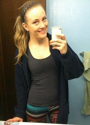 美国23岁女老师网上晒艳照请全班看,自曝获AV界A片色情行业邀请拍片(图)