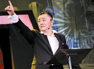 网友“肥珺珺”微博爆料:周立波中国梦想秀嘲讽女孩子踢球没前途