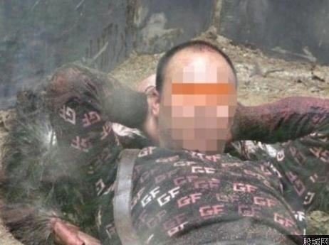 广东森林公园一位80后男子咬死鸵鸟，并吮吸鸵鸟的血液