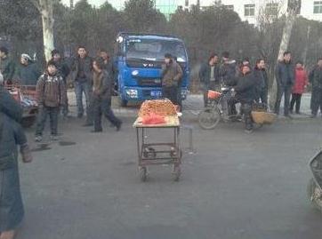 洛阳切糕党公路拦车强卖切糕1刀下去550元，坑爹的强买强卖还要协商解决