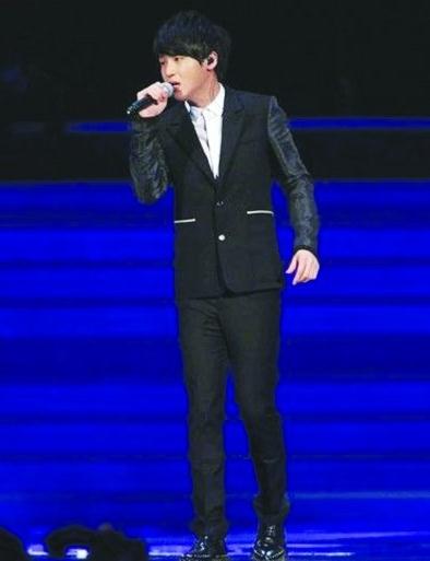 苏醒微博回应殴打情敌李炜事件,隐晦承认遭李炜偷女友夏航燕