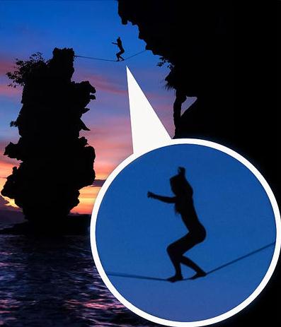 美国女子海莉·阿什本在泰国野外傍晚上演全裸高空走钢丝，未用保护装置