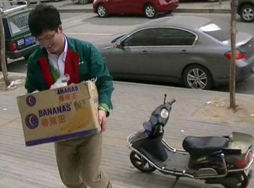 河南80后公务员辞职卖菜父亲感觉丢脸，上东方卫视卖菜哥走红