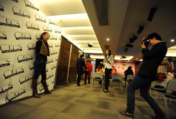 亿万富豪相亲团走秀武汉遇冷，169名女孩赴约5人入围