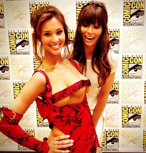 三乳女是真的吗？全面回忆长着三个乳房的美女模特(组图)