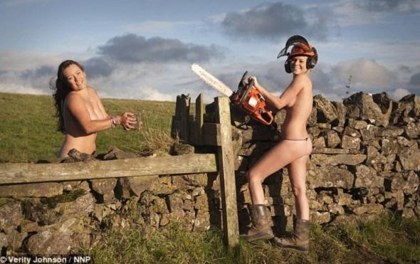 慈善就要裸体？英国15名女骑手裸体出镜拍摄2013年慈善日历组图