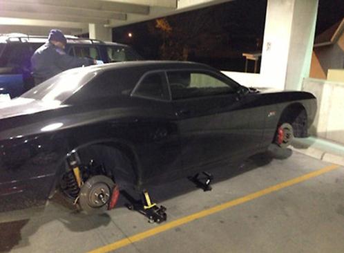 NBA步行者新星输球后遇囧事，汽车钢圈全部被盗