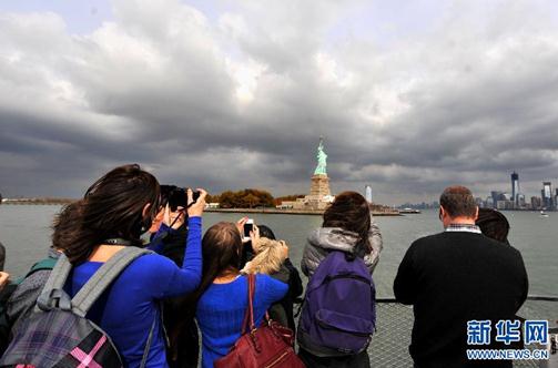 飓风桑迪重创美国，自由女神像被淹照网络疯传，实为网友PS素材电影天后
