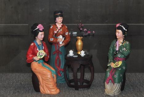 金瓶梅品茗闲话，台儿庄古城景区建武松杀嫂祭兄雕塑，潘金莲胸部竟全裸惹争议