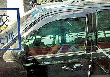 台湾贱男子驾车尾随热裤丝袜女子800米手淫自慰，女子录影取证