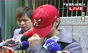 男子微波炉虐猫手段发指，小猫被蒸15分钟半熟而死，图为猫咪主人