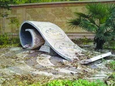 网曝紫金山麓现史上最贵“天价”狗墓，官方回应：狗墓系雕像遭业主曲解