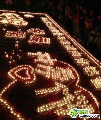 吊丝能逆袭么?男子赴大学点3千支蜡烛求婚,保安花半小时吹灭