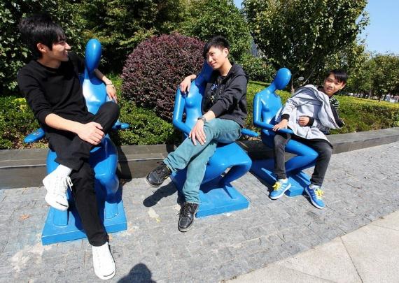 苏州景区金鸡湖畔现裸女座椅，坐