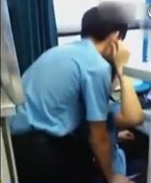 列车员激吻组图：温州开往沈阳的K347次列车列车员激吻遭偷拍
