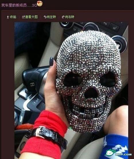 女消防员微博炫富惹争议：黑龙江一女消防员微博炫富并公布性感照片