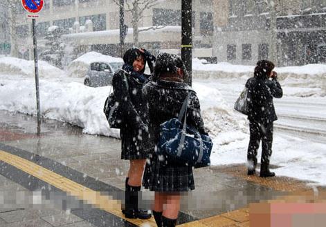 日本女人冬天穿裙子不冷吗？揭秘日本女人为啥一年四季都穿裙子