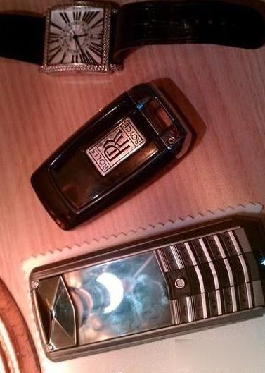 微博现火辣美女炫富炫干爹-爆乳脑残坑爹女称王力宏表哥图