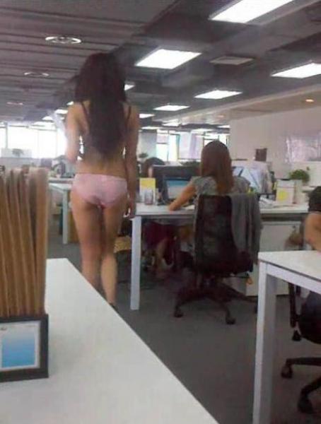 内衣门事件：内衣上班姐是谁？喷血内衣上班姐爆红网络