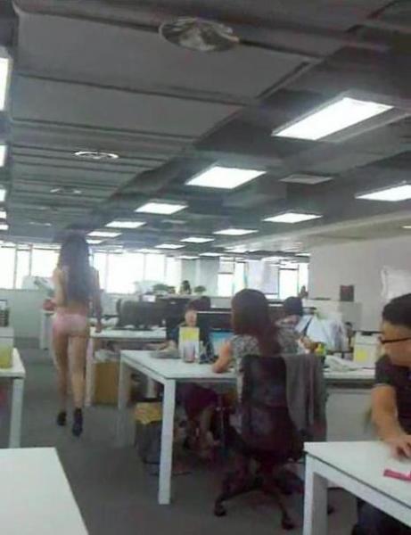 喷血内衣上班姐爆红网络-内衣门事件中内衣上班姐是谁