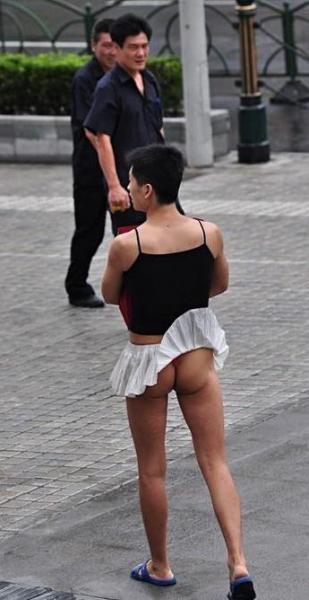上海街头一男子穿超短裙，尼玛我瞬间凌乱了伤不起啊