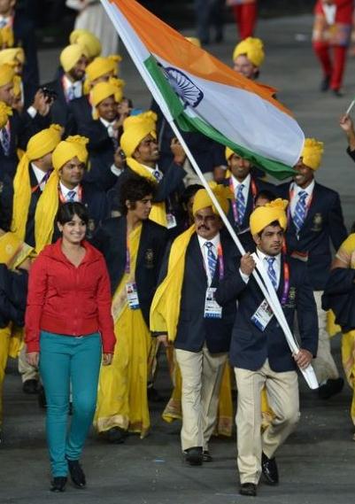 2012年伦敦奥运会开幕式入场遭遇“闯入”事件：红衣女子闯入印度代表队