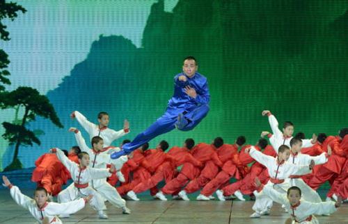 功夫巨星赵文卓因《少年中国》精彩表演获封“春晚第一直男” 少年体零负面走红(图)