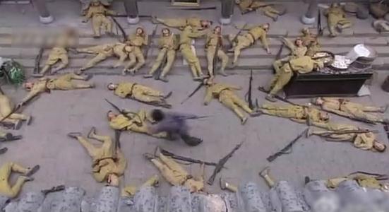 史中鹏网络走红，群众演员扮日本兵一天“死”八次，想演八路军