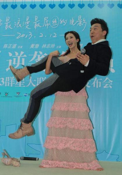 宅男女神林志玲当众抱起黄渤，笑称“这下有版面了吧”(图)