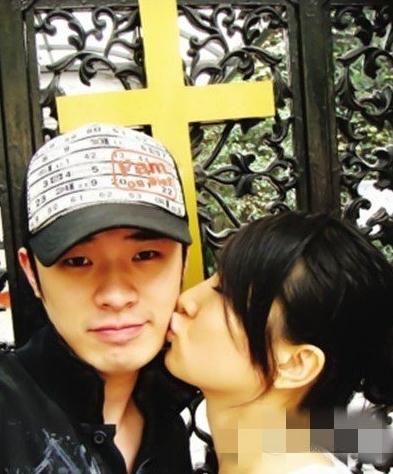 曾小贤陈赫26岁女友许婧美艳私房照曝光,初中相恋至今已十年