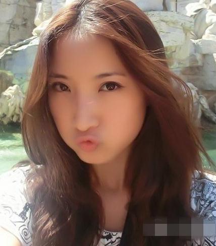 曾小贤陈赫26岁女友许婧美艳私房照曝光,初中相恋至今已十年