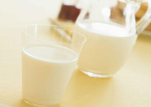 哺乳期喝什么牛奶？哺乳期能喝牛奶吗