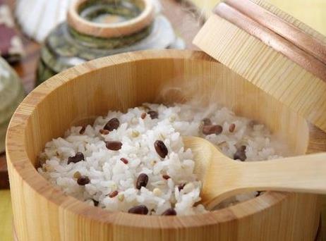 哺乳期吃大米有什么好处？哺乳期吃大米的做法