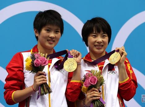 奥运会四连冠:女双跳水10米台陈若琳/汪皓摘金