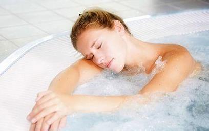 洗澡时突然晕倒怎么急救?洗澡晕塘的急救与预防