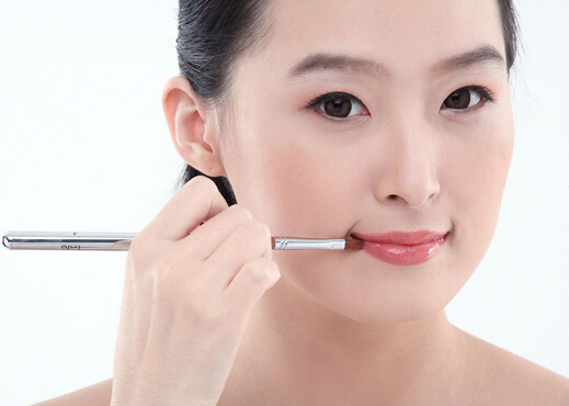 嘴唇脱皮是什么原因?如何预防嘴唇脱皮?