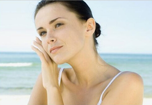 耳朵长硬包怎么回事？耳朵后面长了个硬包怎么办？