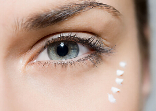 眼睛飞蚊症是怎么回事?眼睛飞蚊症怎么治疗