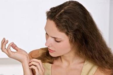 为什么皮肤瘙痒“越挠越痒”，“越痒越挠”再挠剁手