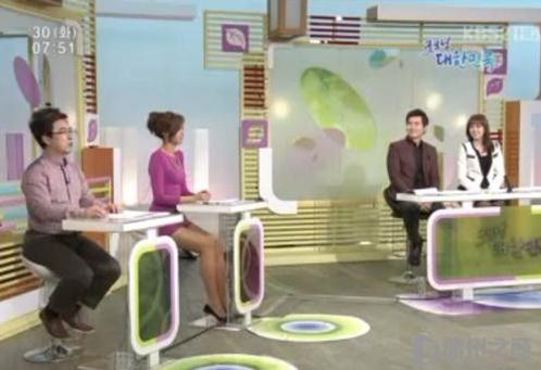 韩国美女主播郑仁英穿太辣:裙装太短过于刺激且暴露惹争议图