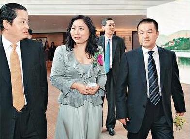 龙湖地产主席吴亚军离婚,碧桂园杨惠妍晋升女首富