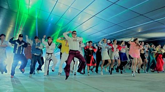 江苏卫视跨年争鸟叔,率先打响跨年演唱会大战,总导演承诺不跑场不假唱