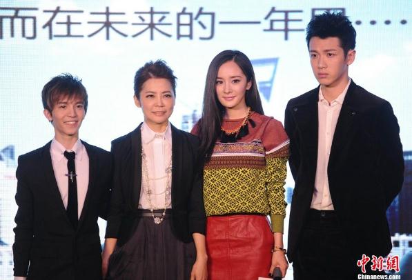 郭敬明身高又成爆笑点,电影《小时代》开机发布会剧组合影似阶梯