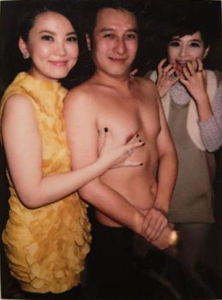 快乐家族囧事:谢娜下跪致歉,海涛告白吴昕,李维嘉遭李湘捏奶袭胸